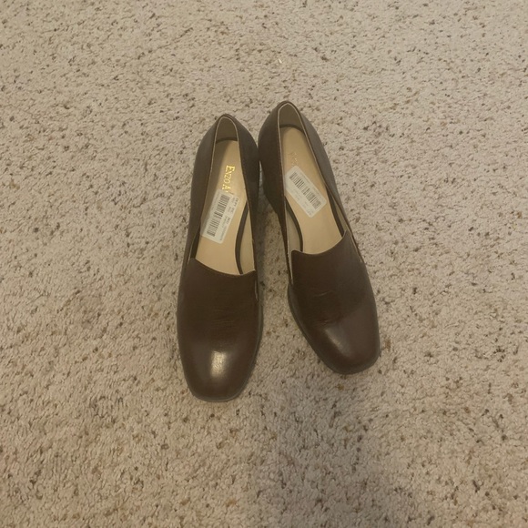Enzo Angiolini NWT Size 9 Heals - Picture 2 of 7